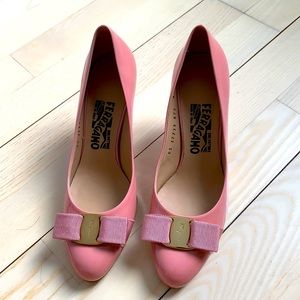 Brand new pink Ferragamo Carla heels